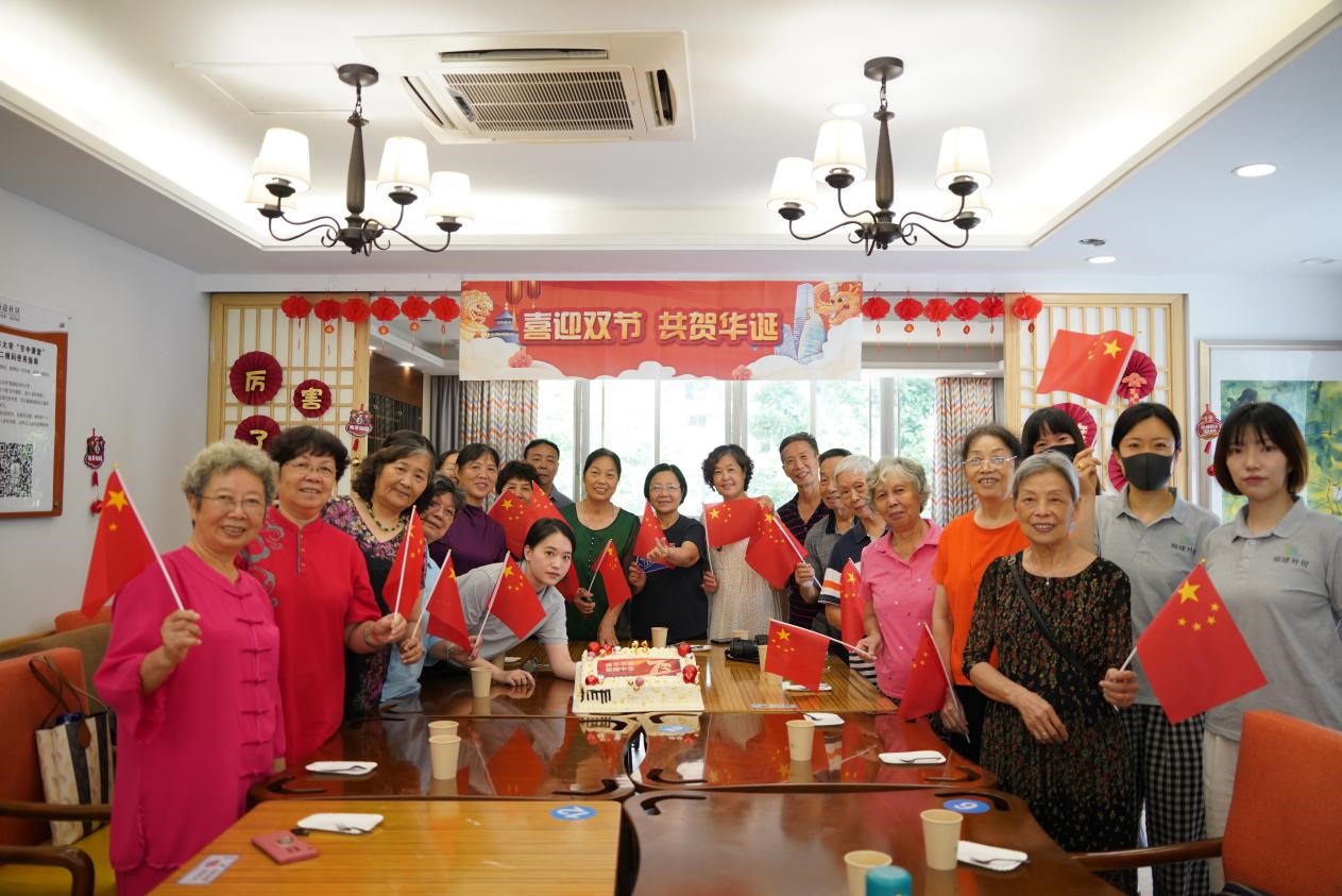 1665279568120303.jpg 華頤工作人員合影.jpg