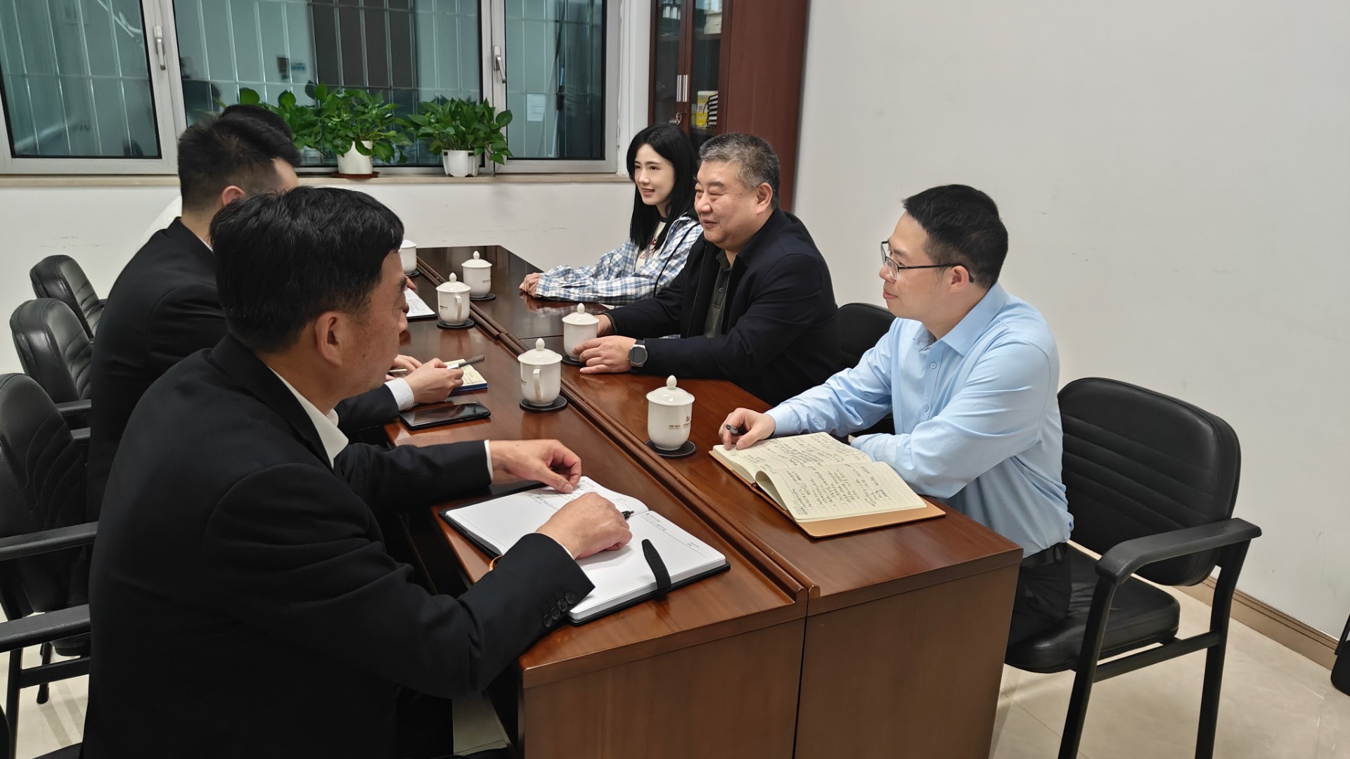 1712047733879966.jpg 王總四下基層(1).jpg