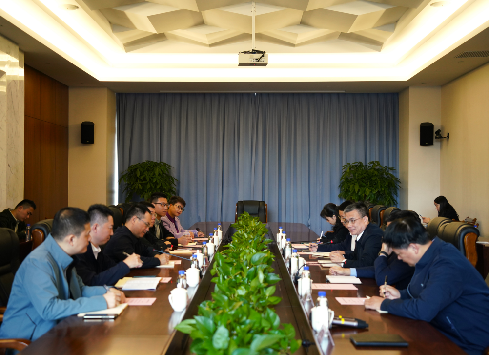 1732761001679591.png 鼓樓區(qū)領導蒞臨華浩實業(yè)1.png