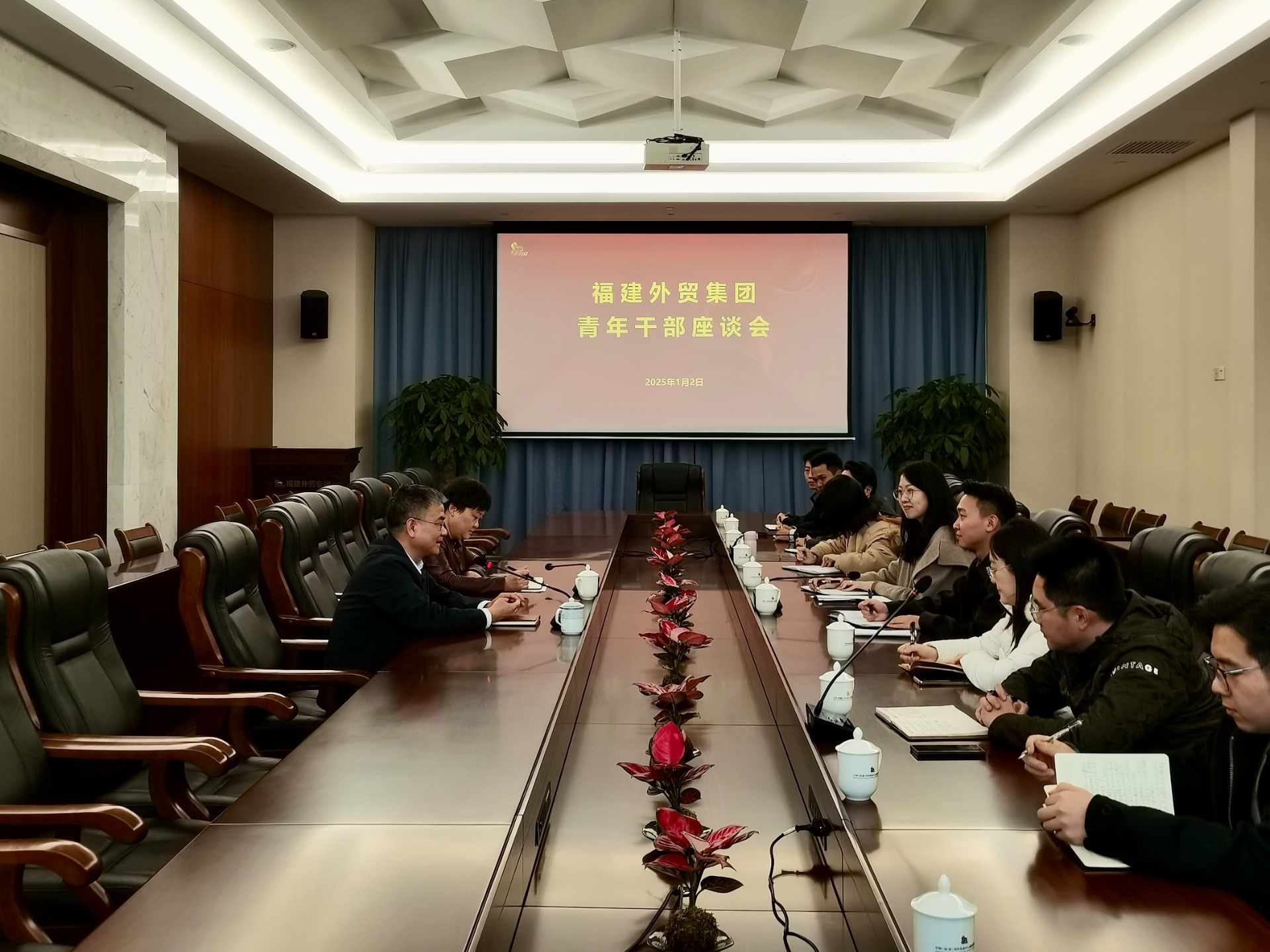 1736756500735481.jpg 青年干部座談.jpg