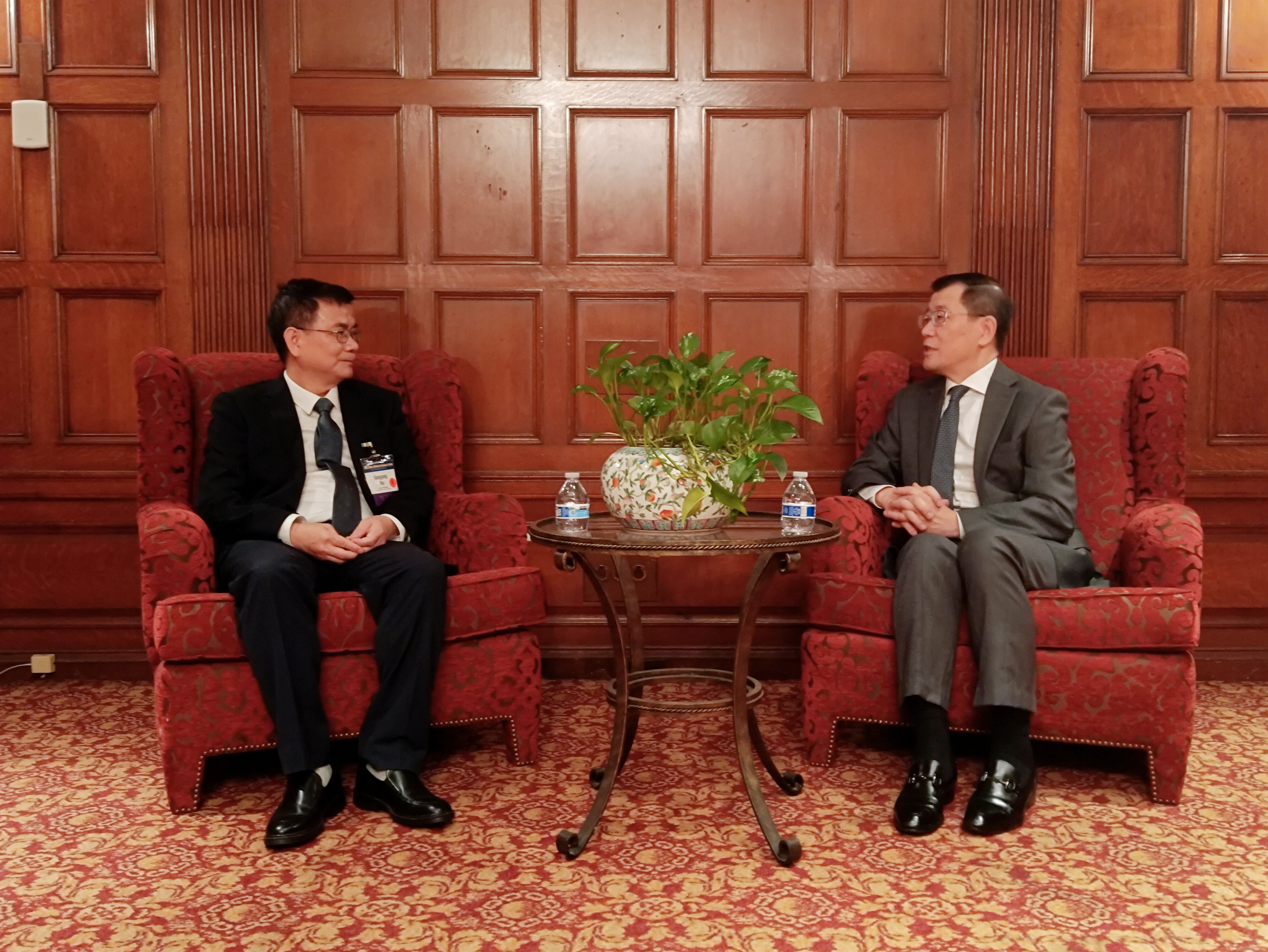 1750409738307281.png 游總訪美png(1).png